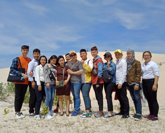 Hoạt động thực tập hướng dẫn tour Nha Trang - Đà Lạt của lớp HDDLK9-CS và HDDLK10-CS ở Phan Thiết Hoạt động thực tập hướng dẫn tour Nha Trang - Đà Lạt của lớp HDDLK9-CS và HDDLK10-CS ở Phan Thiết
